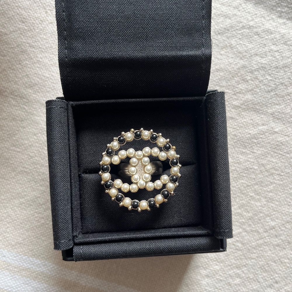 Chanel CC pearl ring
